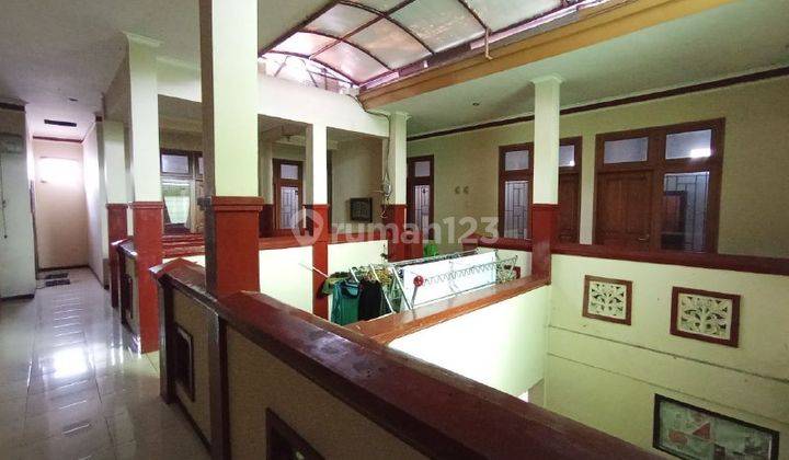 F181 Rumah Klasik Mewah 2 Lantai di Blimbing Malang  2