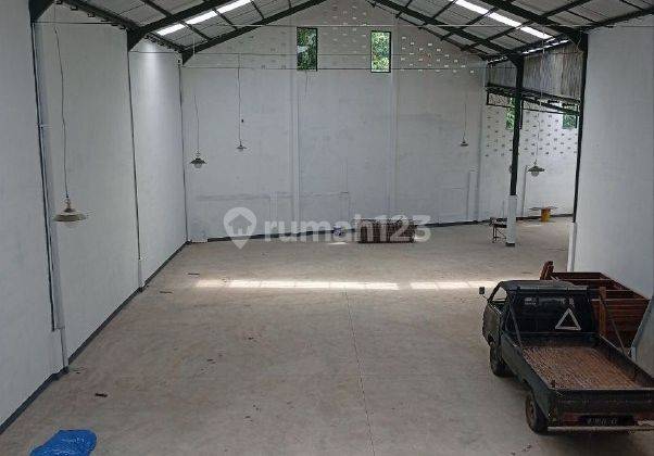 F196 Gudang Luas Lokasi Poros Jalan ke Bandara, Malang 2