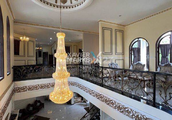 F023 Rumah Victorian Classic Plus Private Pool di Jalan Raya Golf Utama Araya Malang