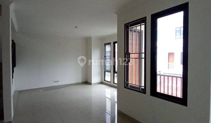 Rumah Bagus Unfurnished SHM di Setra Duta , Bandung 1