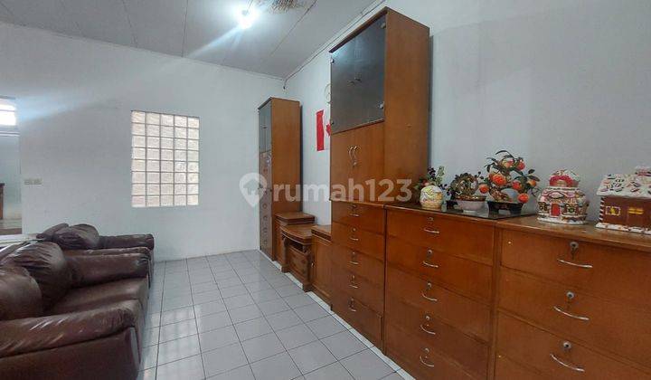 Turun Harga Lokasi Strategis Rumah Semi Furnish 2 Lantai di Komplek Perumahan Elite Setra Duta  2