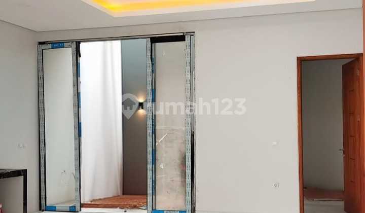 Dijual rumah cantik 2 lantai di Villa Melati Mas blok depan,Serpong 2