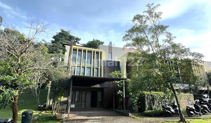 For sale beautiful 3-story house in De Brassia, De Park, Bsd 2