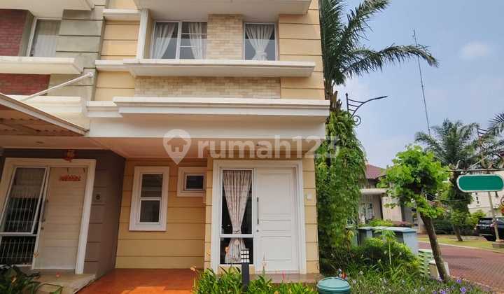 For sale: beautiful house in Amarillo Village, Gading Serpong.