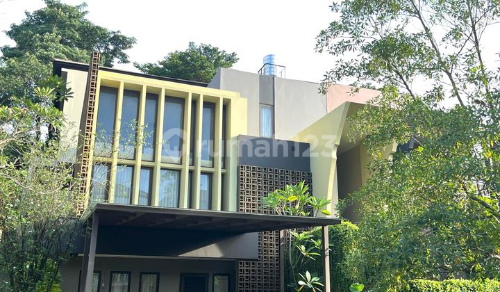 For sale beautiful 3-story house in De Brassia, De Park, Bsd