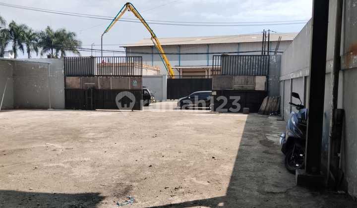 Warehouse in Bojongsoang, Bandung with strategic access near Buah Batu. Warehouse in Bojongsoang, Bandung with strategic access near Buah Batu.