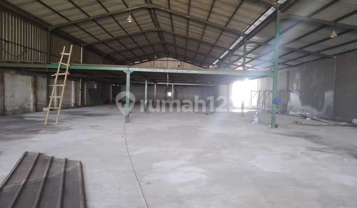 Truck Loading Warehouse in Ciwastra Bandung with Access Near Buah Batu Toll Road Truck Loading Warehouse in Ciwastra Bandung with Access Near Buah Batu Toll Road