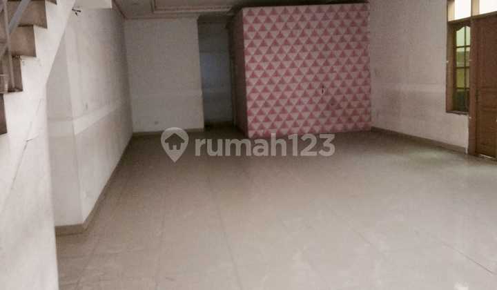 Strategic shop house on Jalan H Amir Mahmud Cimahi suitable for business