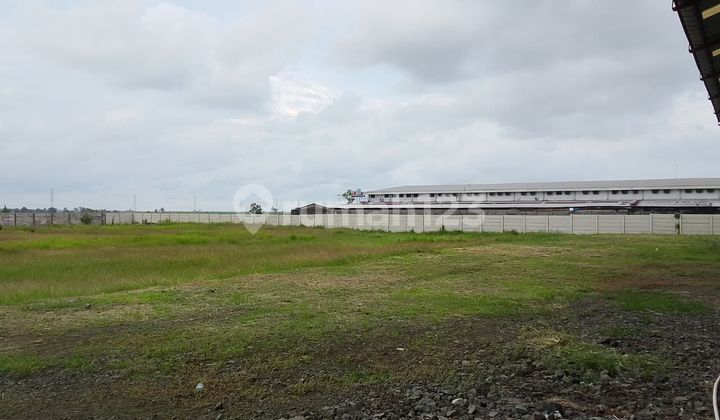 Factory on Pantura Highway Subang Near Pelabuhan Petambin Toll.