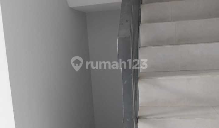 3-Story Shophouse in Ciwaruga Gegerkalong Near Setiabudi Bandung 2