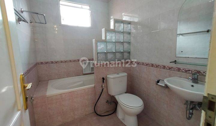 Di Sewa Rumah Dua Lantai di Puri Mutiara sp 8