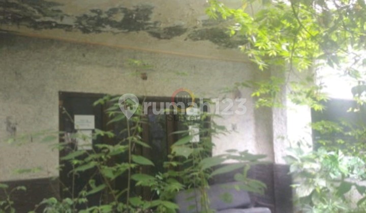 Old House Including Land on Jaksa Street, Central Jakarta