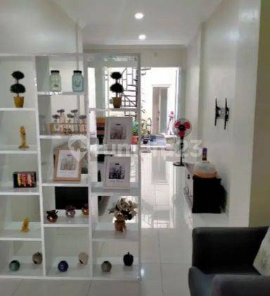 Disewakan rumah strategis bisa untuk kantor atau cafe di mainroad Sriwijaya 5
