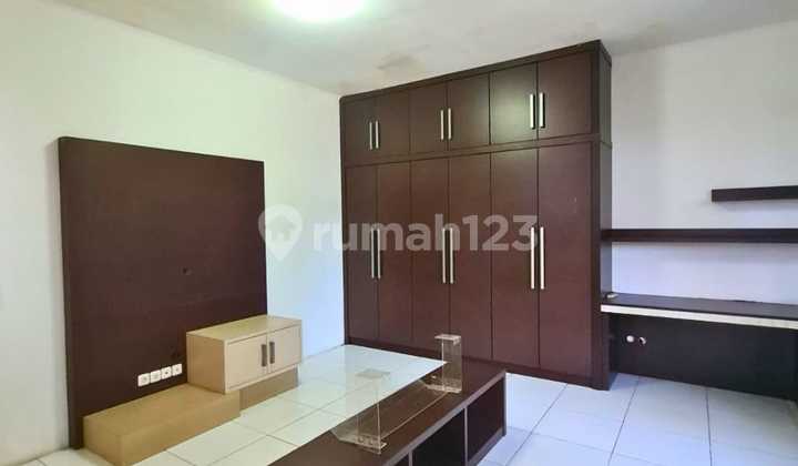 Rumah Terawat lokasi Prime area Kemang 2