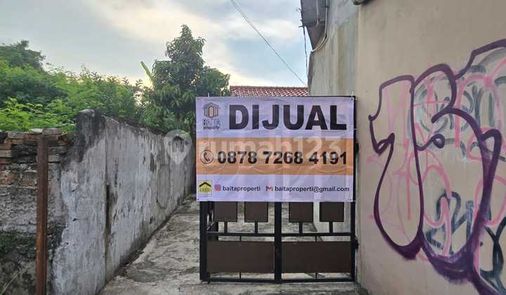 Cheap Sale! House Located on the Side of Tangerang Main Road, Suitable for Boarding House Business Cheap Sale! House Located on the Side of Tangerang Main Road, Suitable for Boarding House Business