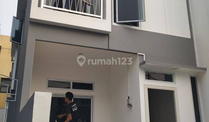 Rumah Minimalis Modern 2 Lt di Jl Pisangan Baru Jakarta Timur 1