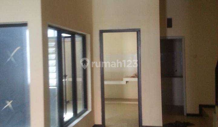 Disewakan Rumah 3 Lantai Baru di Karangasem, Sby 5