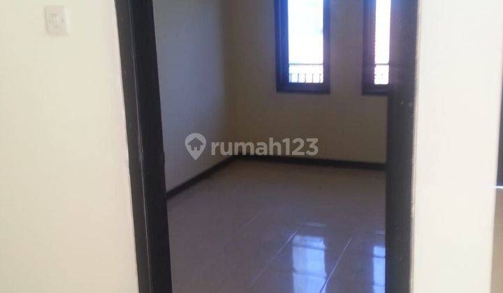 Disewakan Rumah 3 Lantai Baru di Karangasem, Sby 4