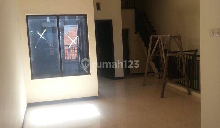 Disewakan Rumah 3 Lantai Baru di Karangasem, Sby 6