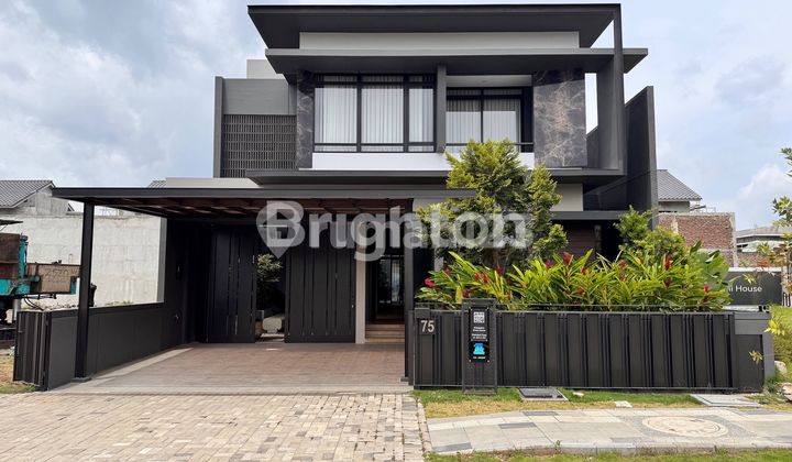 Rumah 2 Lantai Tropis Modern di Lokasi Premium Rumah 2 Lantai Tropis Modern di Lokasi Premium