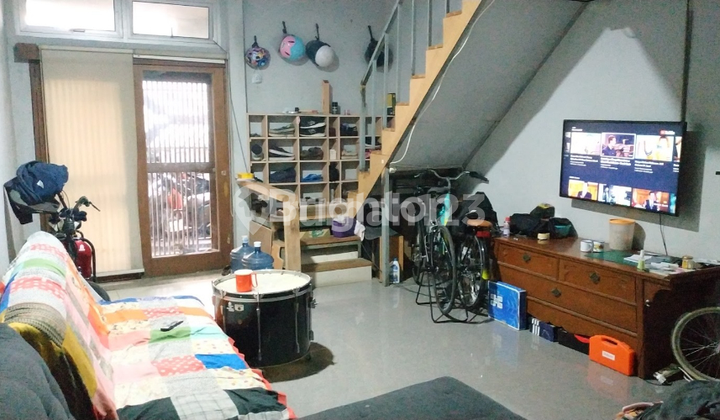 Rumah asri 3 lantai di sayap Buah Batu - Bandung Rumah asri 3 lantai di sayap Buah Batu - Bandung