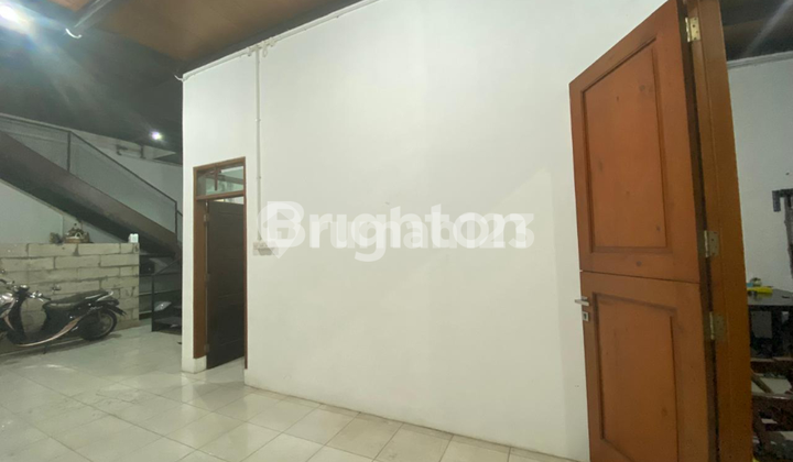 Two-story house in the wing of Taman Kopo Indah III (TKI III), Bandung. 2