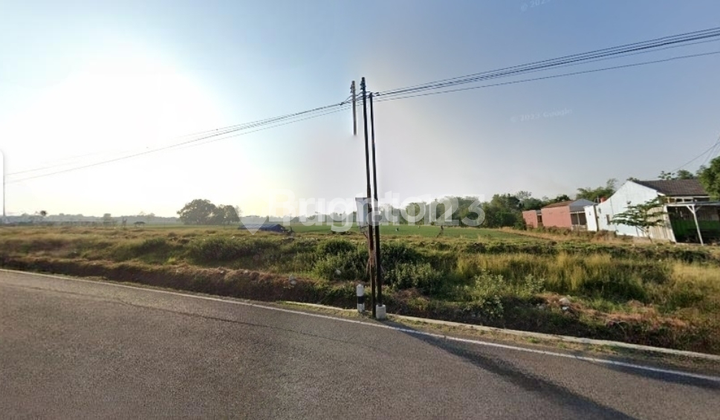 Strategic flat land on the main road near Kertajati Airport.