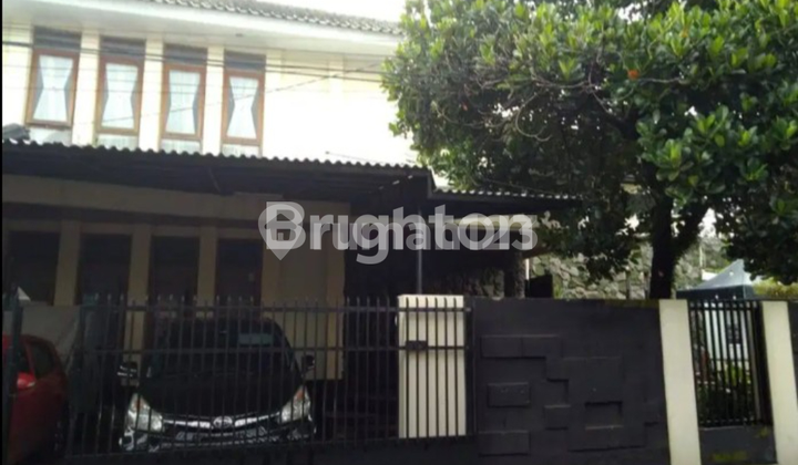 Rumah asri di Arcamanik, posisi hoek, berikut 2 ruang usaha untuk disewakan