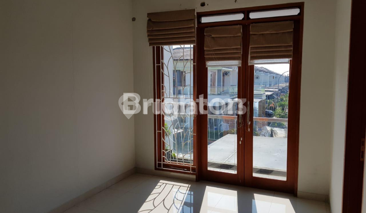 A charming 2-story house in Cherryfield Complex - Bandung 2