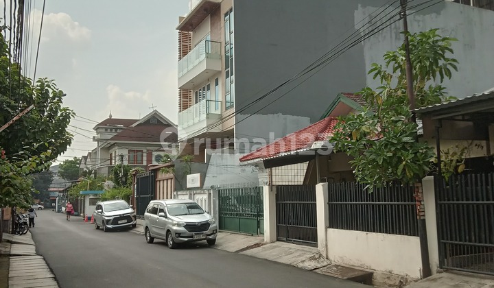 Rumah Dengan.letak Strategis Di Area Tanjung Duren.