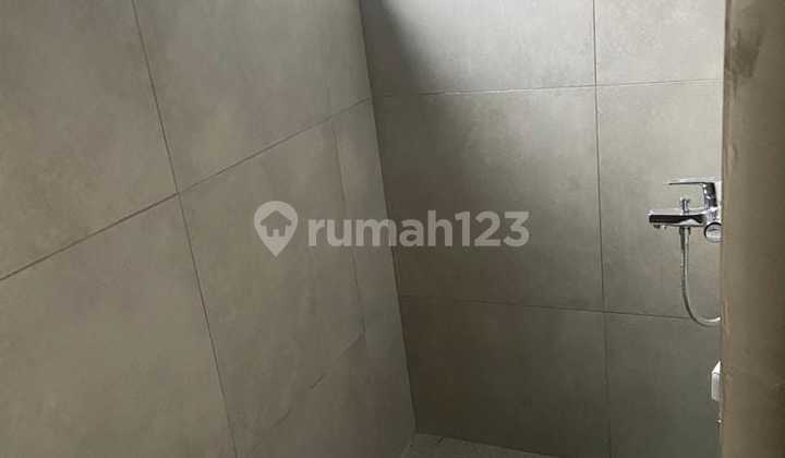 Rumah 2 Lantai dengan Layout yang Efisien Diatas Lahan.5x11 M. 2