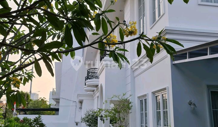 Rumah Mewah di Puri Indah Jakarta Barat Bergaya Classict Rumah Mewah di Puri Indah Jakarta Barat Bergaya Classict