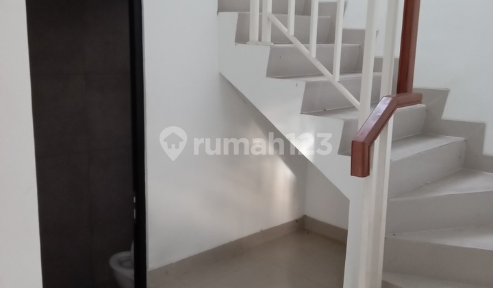 Asri House, Comfortable and Cool Environment, Close to Shopping Center