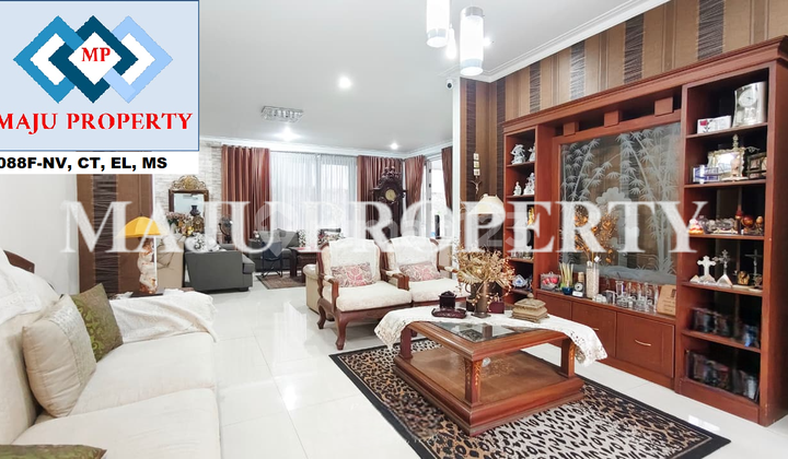 Luxury House with Swimming Pool in Legenda Wisata