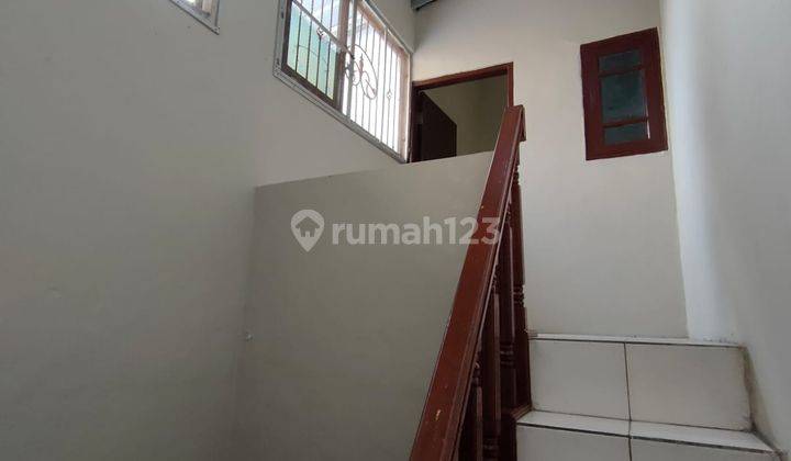 Rumah Bagus Unfurnished SHM di Duta Bumi, Bekasi b0504  2