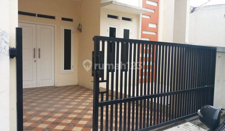 Rumah Bagus Unfurnished di Taman Harapan Baru, Bekasi H1103 1