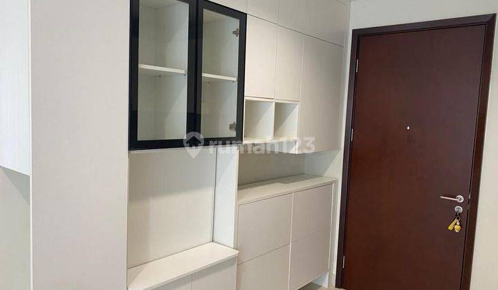 Di Sewakan Apartemen Puri Mansion 2+1 Kamar Tidur Semi Furnished Bagus 2