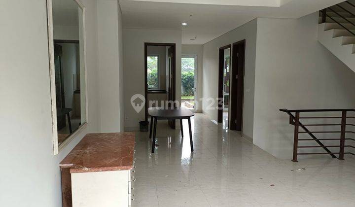 Town House 3 Lantai Puri Mansion View Pool Semi Furnished  Bagus 2