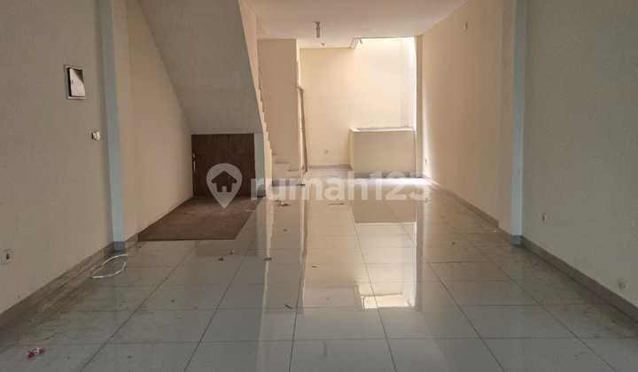 For Rent: 5 Units of Adjoined Shophouses at Golf Lake, West Jakarta, Facing the Street 2