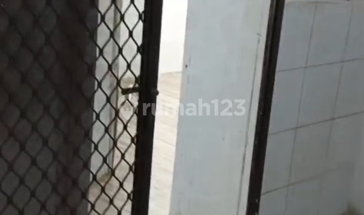 Di Jual Rumah Lama di Pangeran Jayakarta Strategis 2