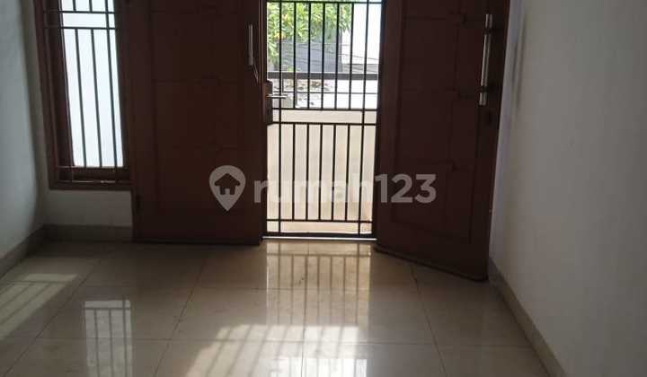 Rumah 3 Lantai di Tomang Jakarta Barat Strategis 2