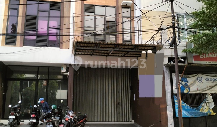 Ruko 3 Lantai. Lokasi di Jl Raya Utama. Ramai. Bebas Banjir Ruko 3 Lantai. Lokasi di Jl Raya Utama. Ramai. Bebas Banjir