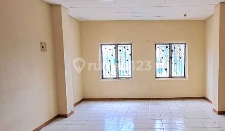 Ruko 2 Lantai. Rapi. Hadap Jalan. Free Parkir