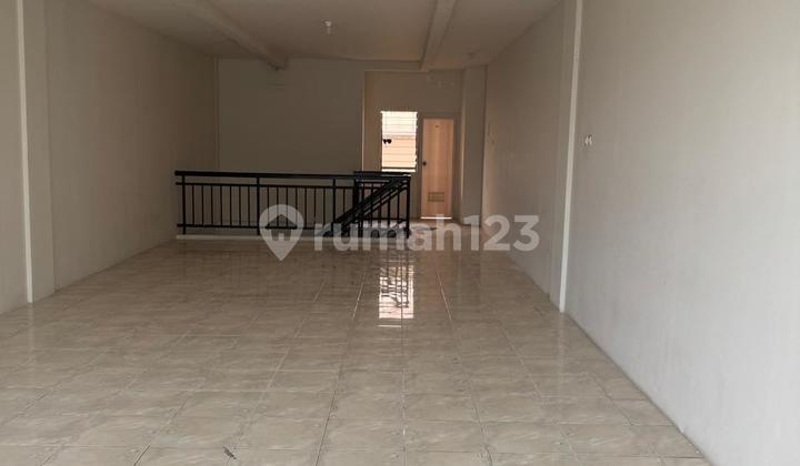 Ruko Lokasi Strategis. 3 Lantai. Siap Usaha. Rapi. Bebas Banjir. 