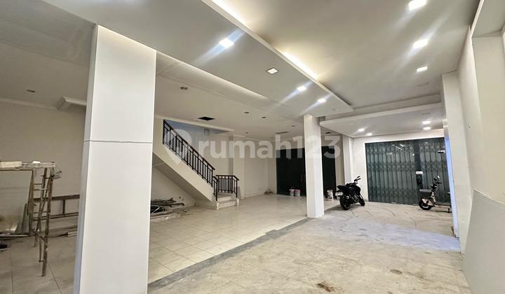 Attached Shop Houses. Neat. Ready for Business. 3 Floors. Location Facing Main Road. Attached Shop Houses. Neat. Ready for Business. 3 Floors. Location Facing Main Road.