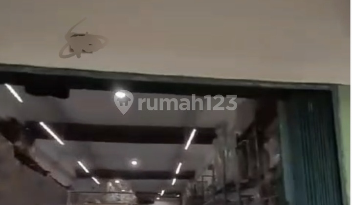 Ruko Jalan Raya Boulevad. 3 Lantai. Ramai