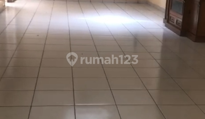 Rumah 2 Lantai. Siap Huni. Bebas Banjir. Dekat Sekolah. Dekat Pasar. Rumah 2 Lantai. Siap Huni. Bebas Banjir. Dekat Sekolah. Dekat Pasar.