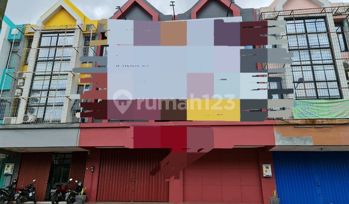 Ruko 3 Lantai. Gandeng. Rapi. Hadap Jalan Raya. Bebas Banjir.