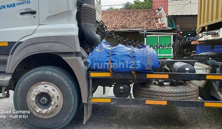 Tiga  Kios strategis pinggir jalan Mercedes Benz dekat pertigaan Nitto 3