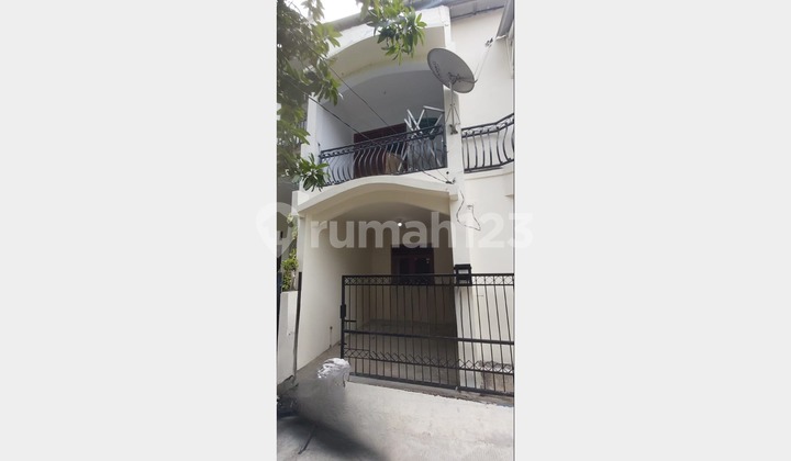 Disewakan Rumah Baru Selesai Renovasi Siap Huni di Taman Galaxy